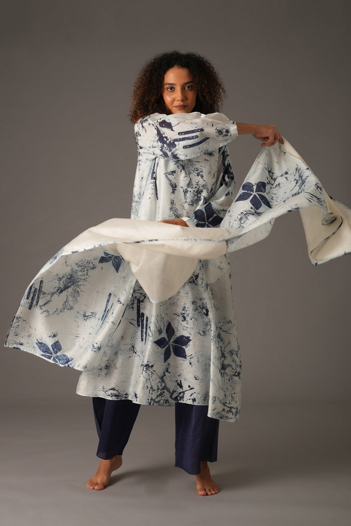 Texture Print Round Neck Back Pleated Dress with pant & Scarff