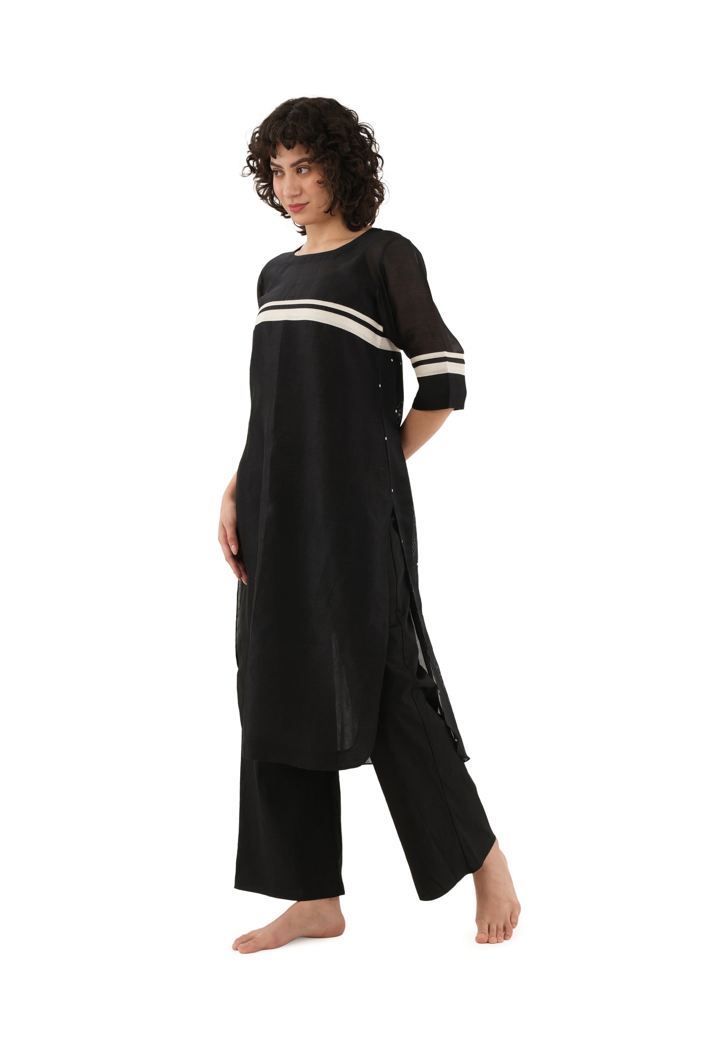 Black Round Neck Pleated Dress With Bottom