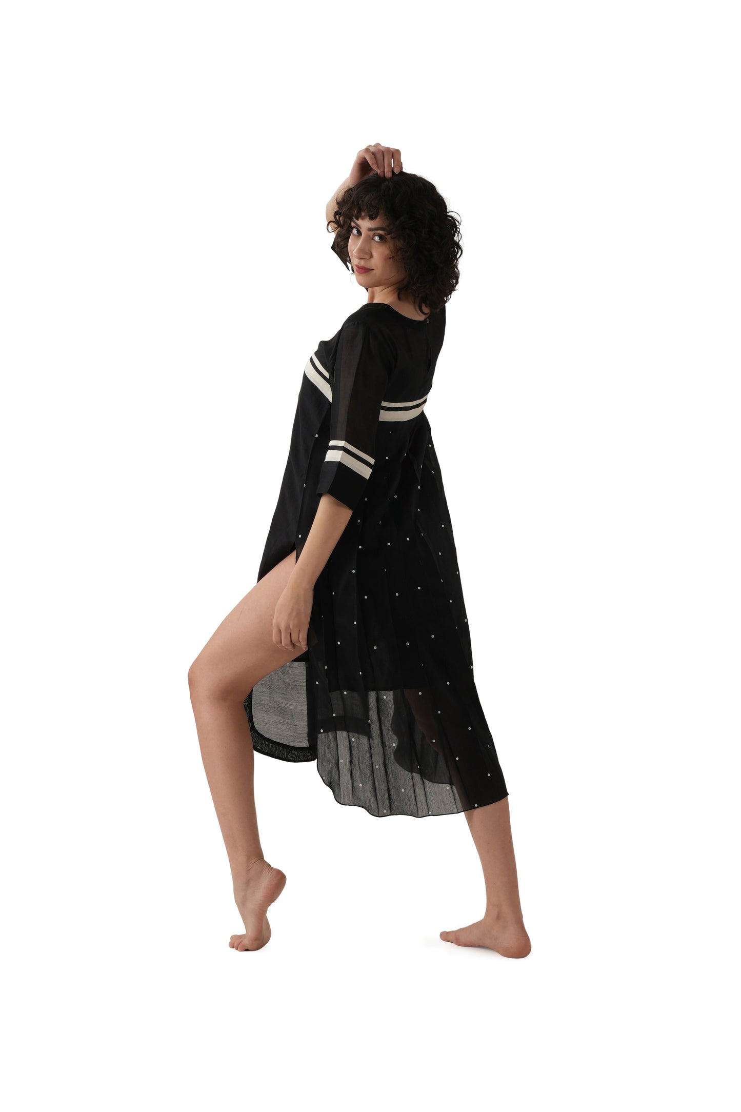 Black Round Neck Pleated Dress