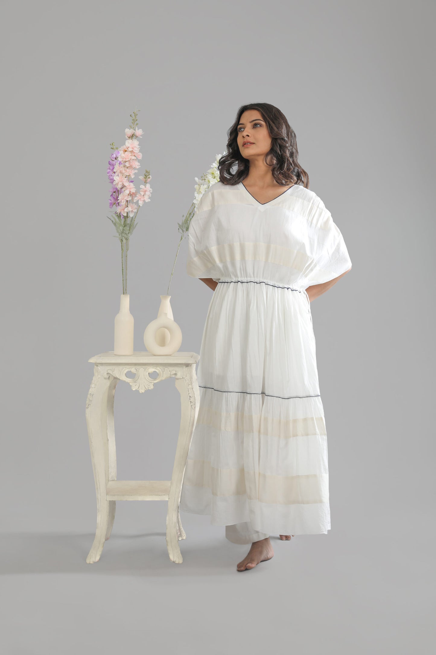 White V - neck kaftan