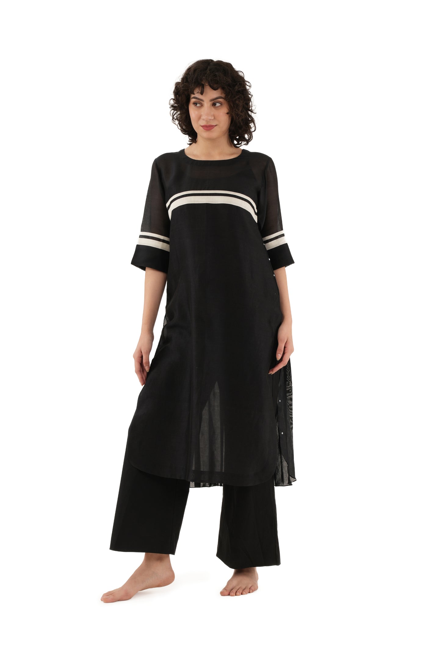 Black Round Neck Pleated Dress With Bottom