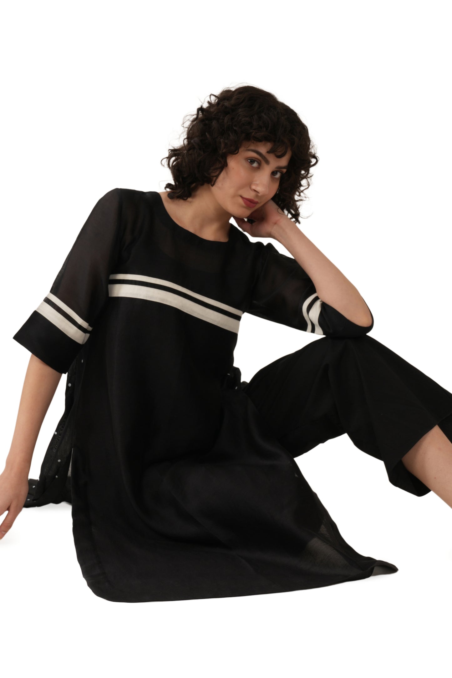 Black Round Neck Pleated Dress With Bottom