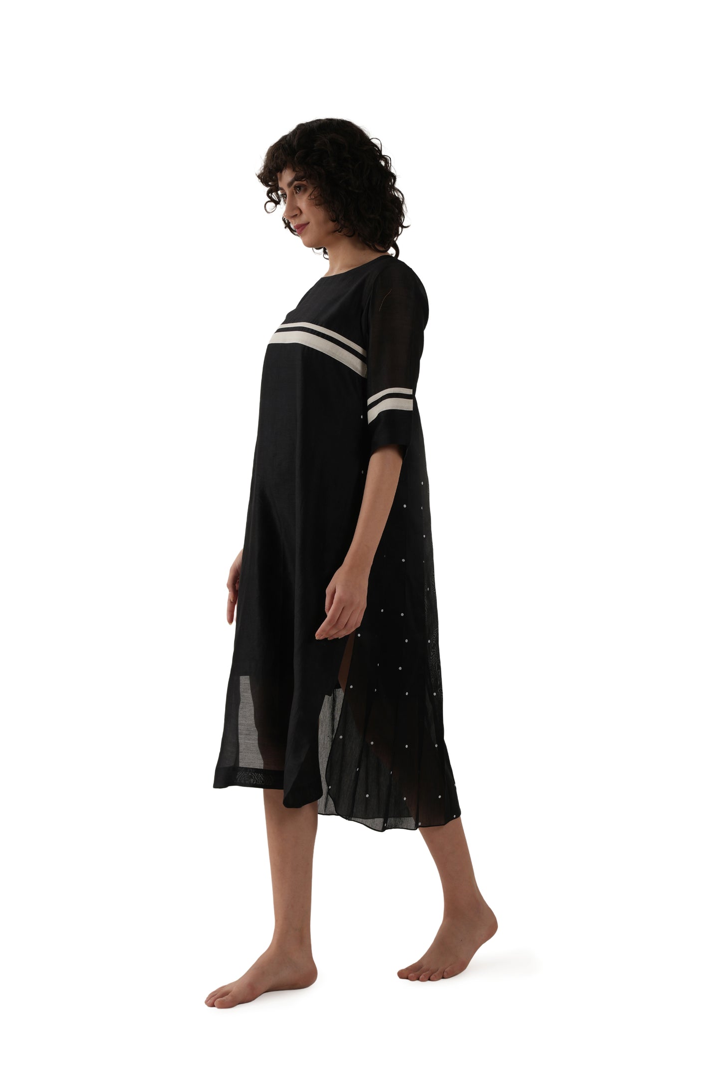 Black Round Neck Pleated Dress