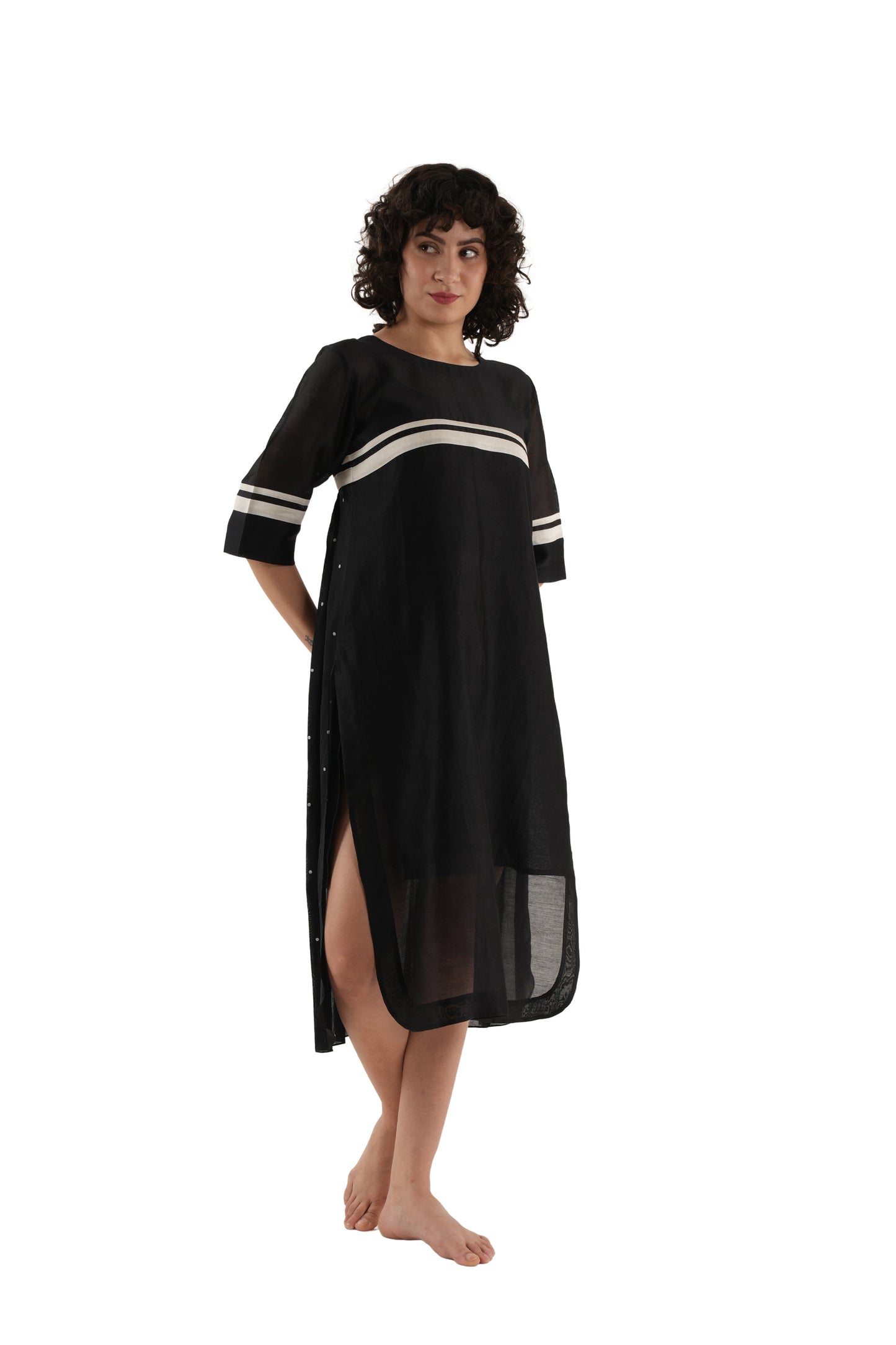 Black Round Neck Pleated Dress