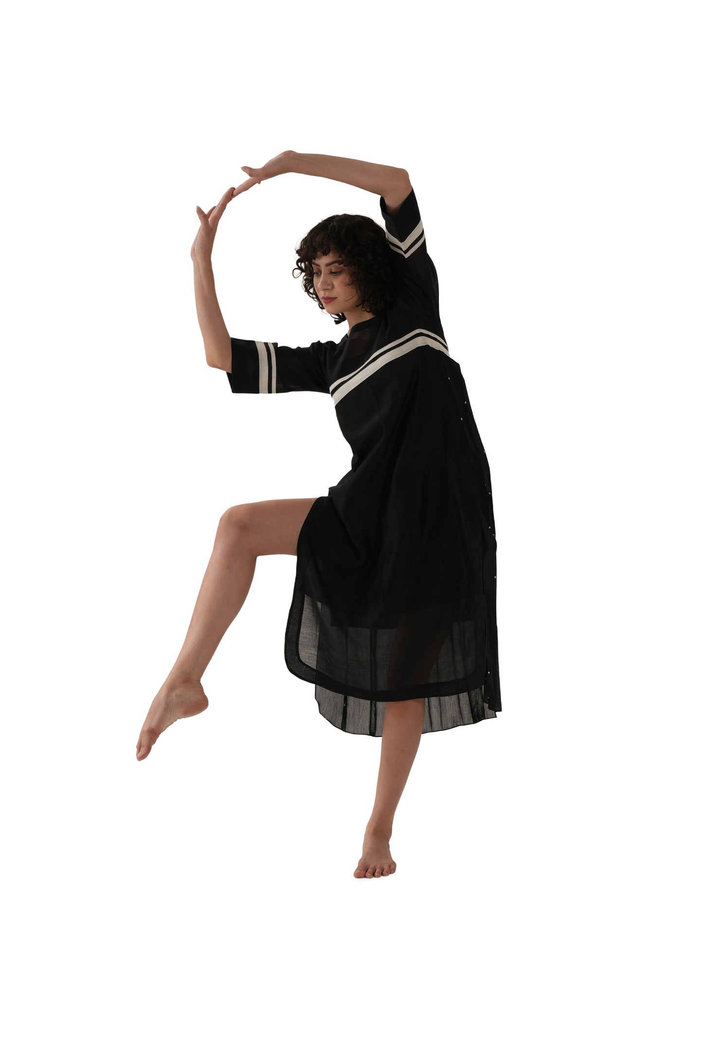 Black Round Neck Pleated Dress