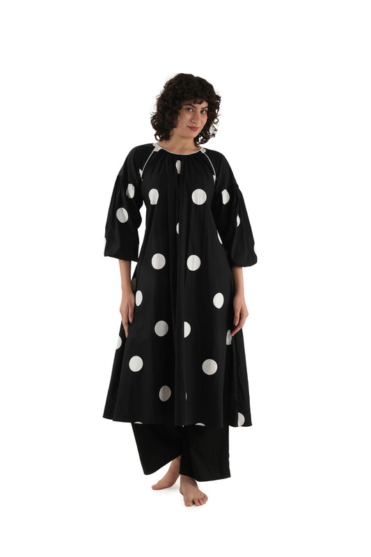 Black Biscoop Sleeve Dress with Bottom